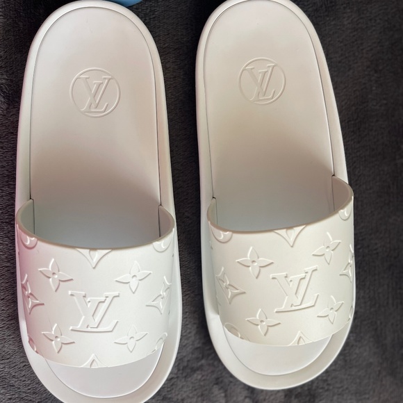 Louis Vuitton Monogram embossed rubber sunbath mules - Picture 1 of 5